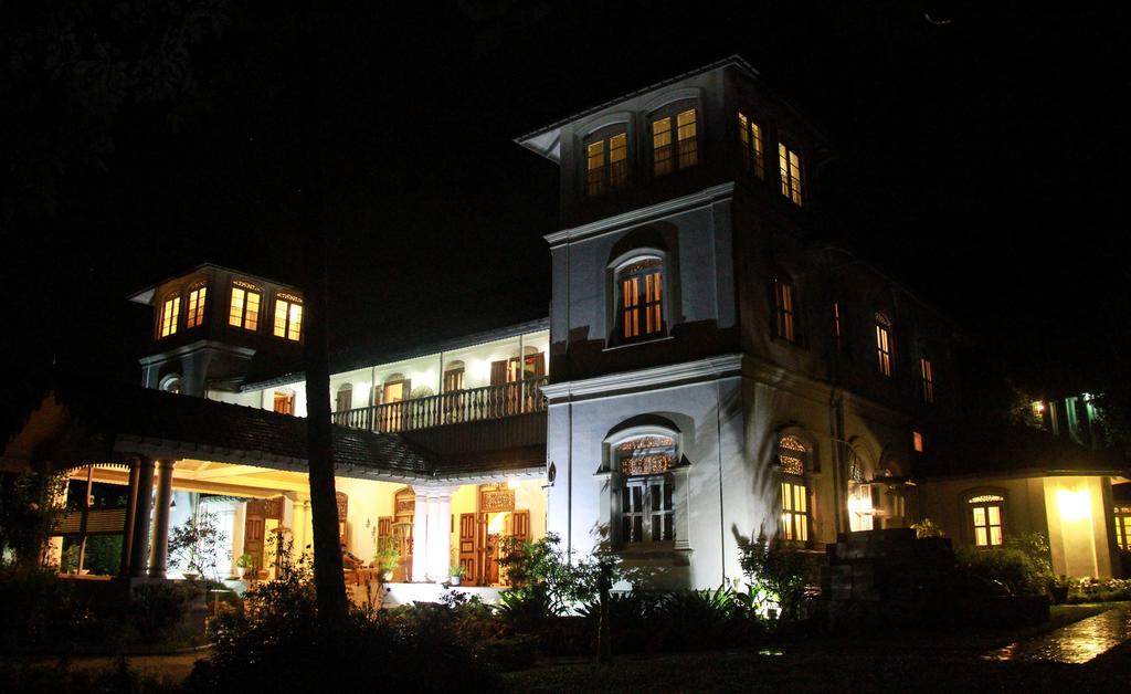 Manor House Hotell Embulpure Eksteriør bilde