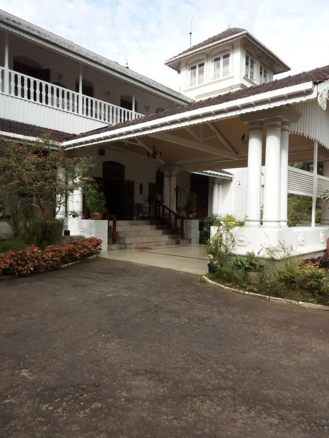 Manor House Hotell Embulpure Eksteriør bilde