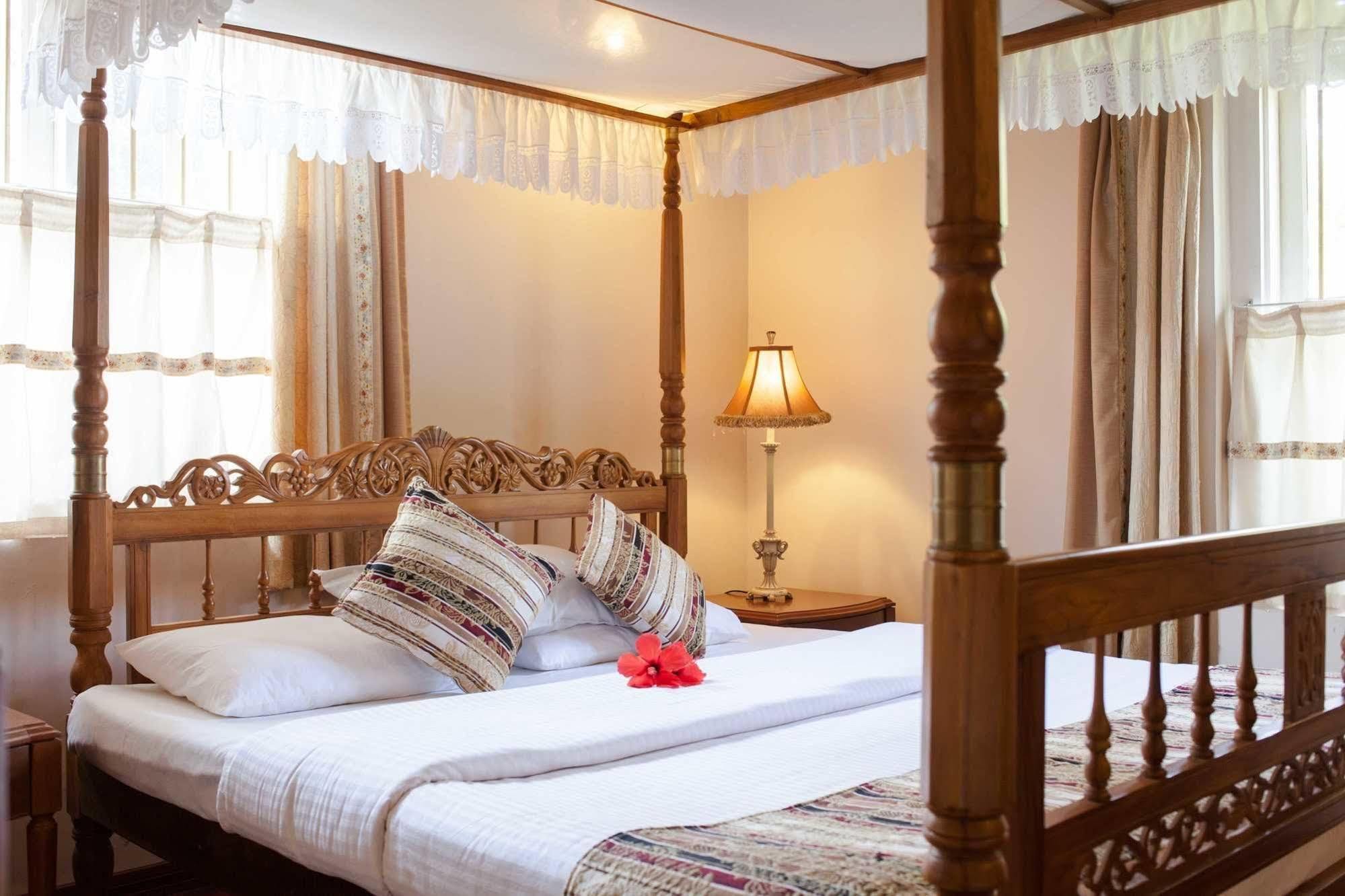 Manor House Hotell Embulpure Eksteriør bilde