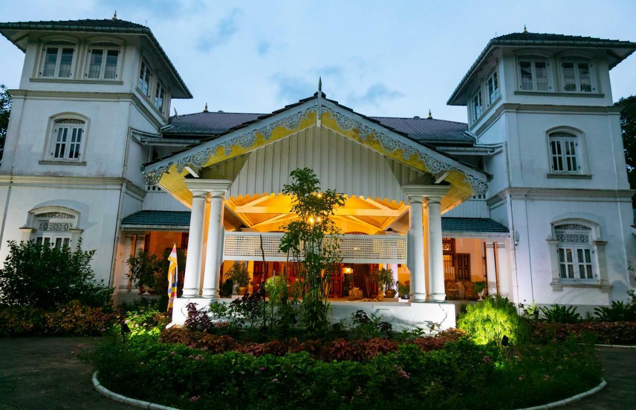 Manor House Hotell Embulpure Eksteriør bilde