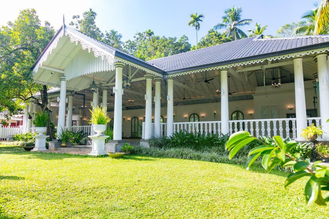 Manor House Hotell Embulpure Eksteriør bilde